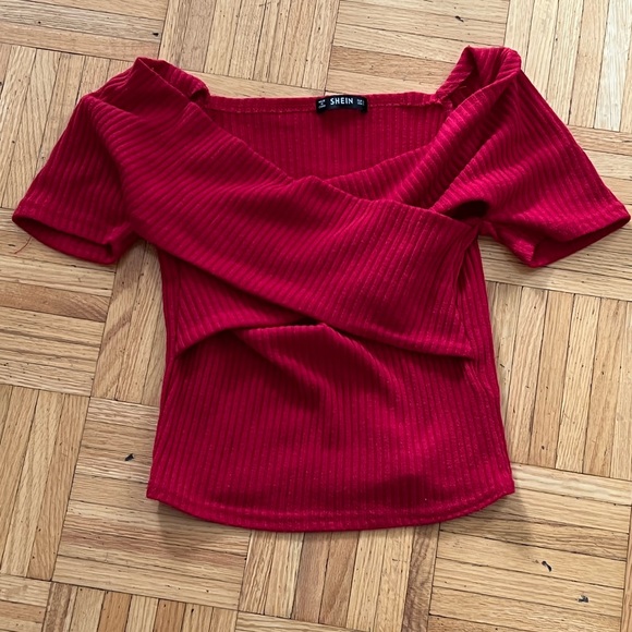 Red Criss-Cross off shoulder slim fit crop top - Picture 2 of 3